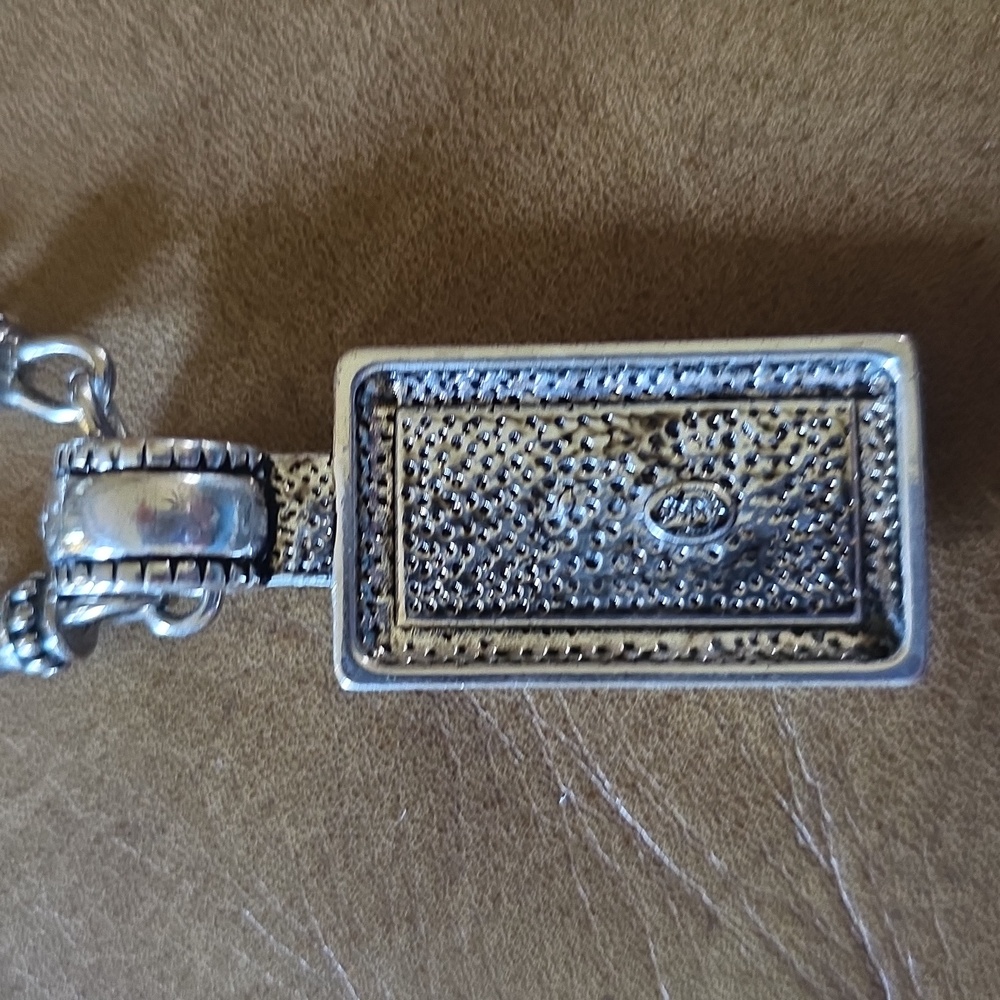 Elegant Silver Necklace With Rectangular Pendant - image 5